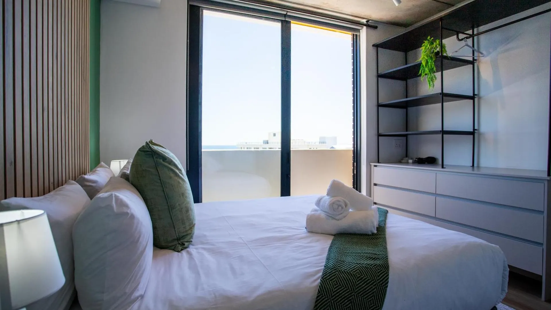 Eighty2 On M Luxury Ocean View Apartment Città del Capo